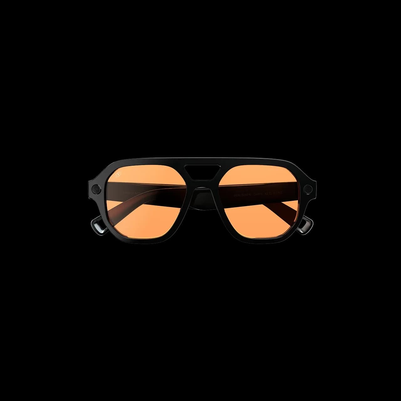 Gafas inteligentes L'Atitude 52°N Berlin, en negro, con montura geométrica de doble puente y lentes en tono naranja, vistas de frente.