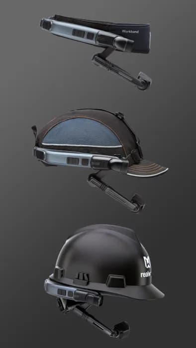 RealWear Navigator 500摄像头模块分别装在头带、软帽和安全帽上,深色背景堆叠展示。
